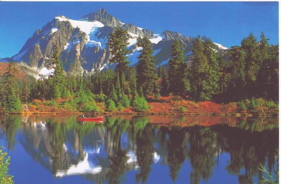 Paddling across Mount Shuksan's reflexion - Washington