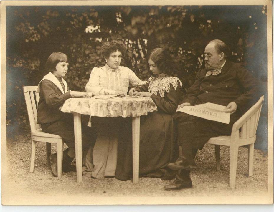 Emile Zola (1840-1902) and his family