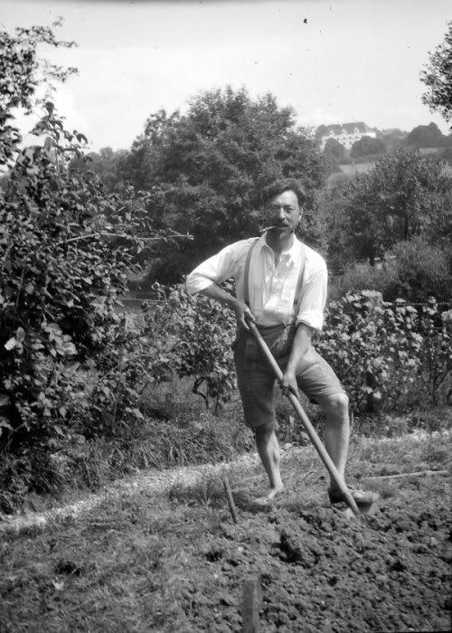 Vasily Kandinsky in Gabriele Münter's garden, Murnau, Germany, c. 1910-1911